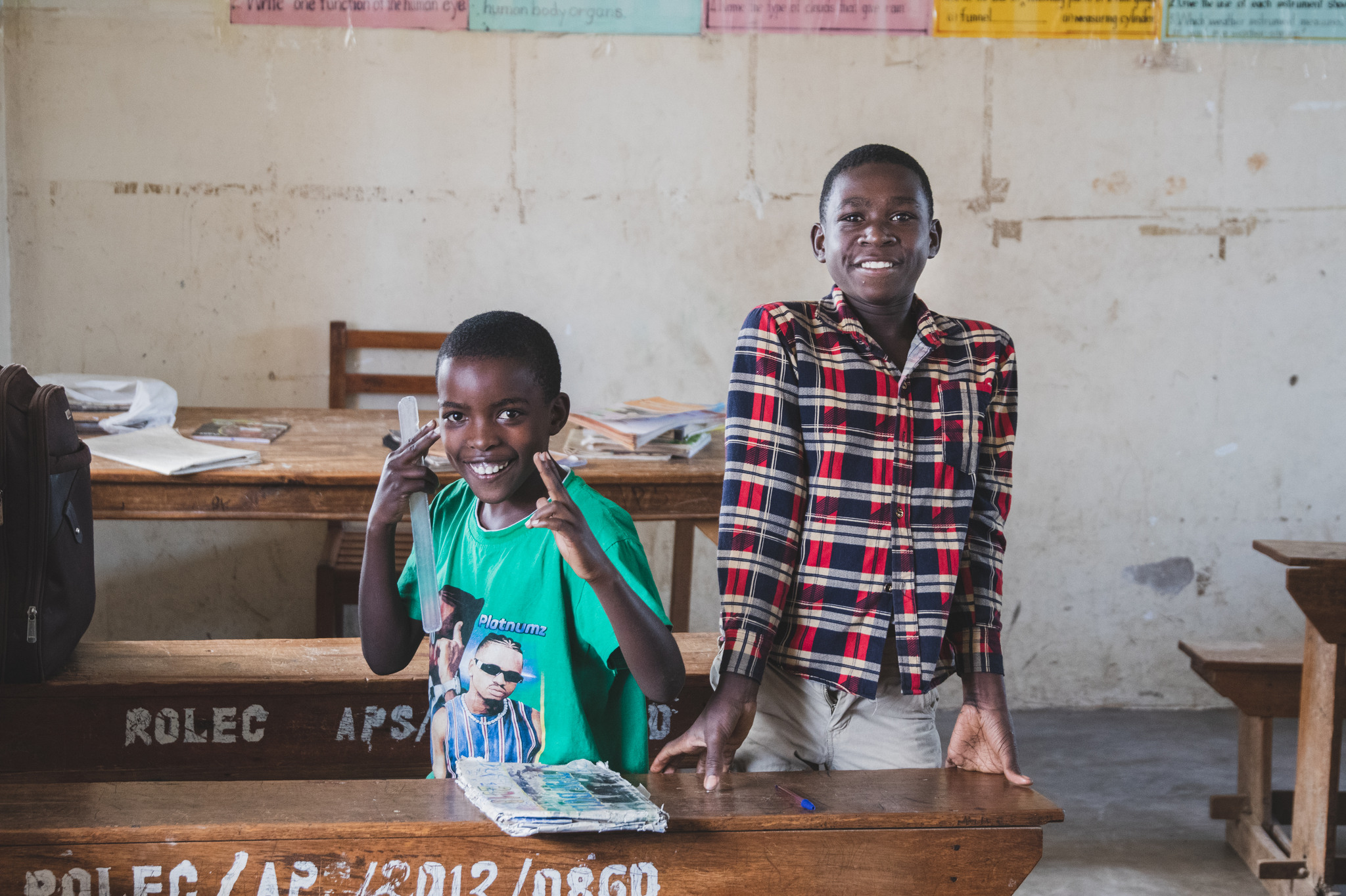 Två skolbarn i Kenya