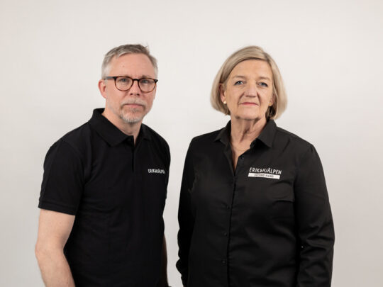 Mattias Ingeson Generalsekreterare Erikshjälpen tillsammans med Annette Alm Gustavsson Verkställande chef Erikshjälpen Second Hand