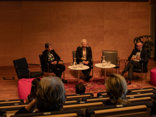 På scen Jönköpings Läns landshövding Brittis Benzler, socialtjänstminister Camilla Waltersson Grönvall och Erikshjälpens generalsekreterare Mattias Ingeson.